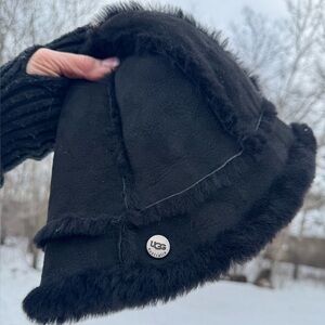 UGG Black Shearling bucket hat